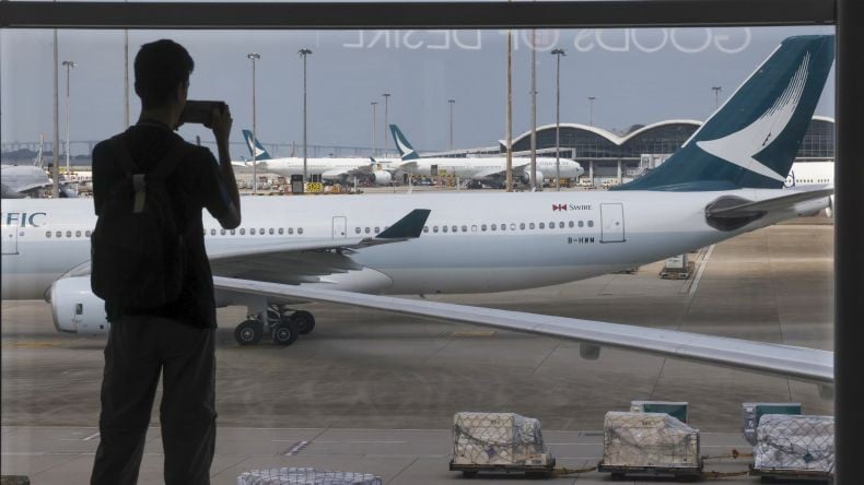Pesawat Cathay Pacific Ngerem Mendadak Batalkan Lepas Landas, 11 Penumpang Luka