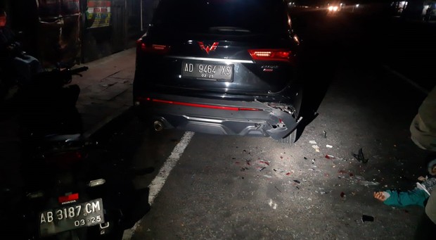 Kurang Penerangan Jalan, Pemotor Tabrak Mobil Parkir di Sewon Bantul