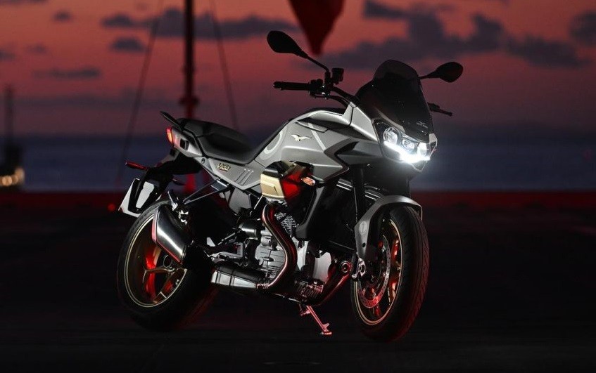 Moto Guzzi Rilis V100 Mandello Aviazionne Navarre, Tampil ala Jet Tempur