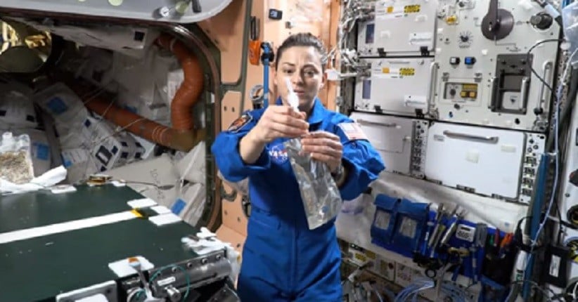Gunakan Sistem Filter, NASA Daur Ulang Napas, Keringat, dan Urin Astronot Menjadi Air Minum