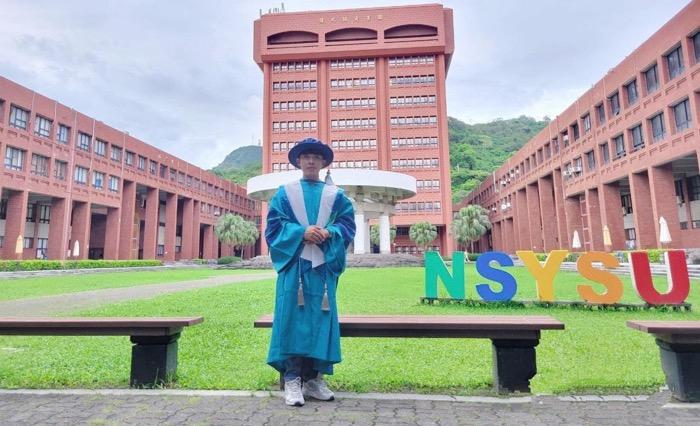 Kisah Inspiratif Anak Penjual Sayur Lulus S3 dengan IPK Sempurna, Ini Rahasia Belajarnya