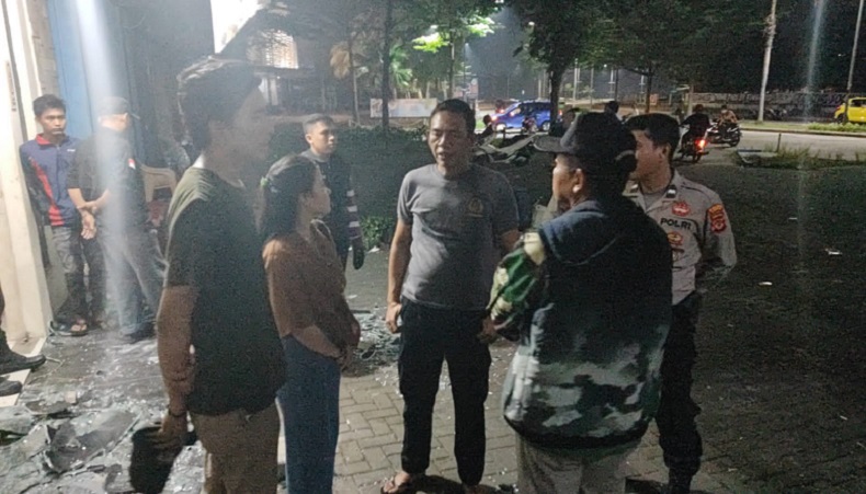 Sekelompok OTK Serang Ruko Angkringan di Cileungsi, Pintu Kaca Pecah