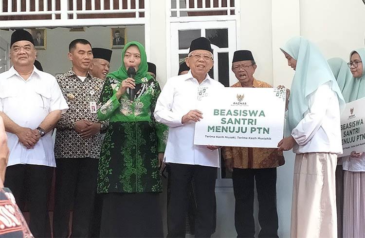 Kunjungi Ponpes Hajar Aswad Gunungkidul, Wapres Ma’ruf Amin Salurkan Beasiswa Santri