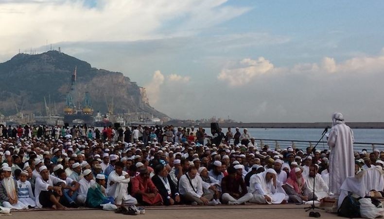 Pejabat Italia dan Pemuka Katolik Hadiri Sholat Idul Adha di Berbagai Kota