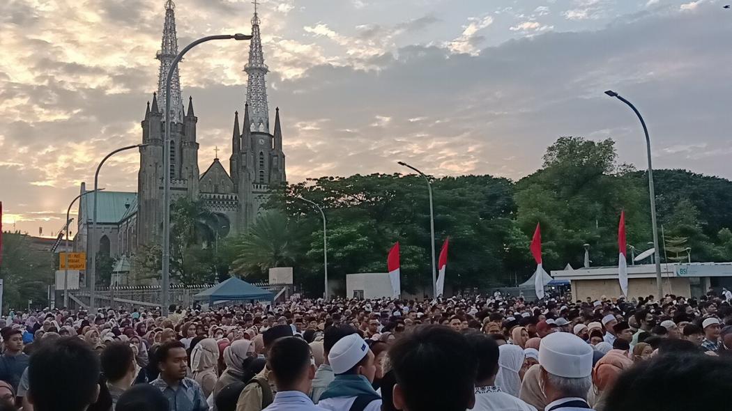 Wajah Toleransi Indonesia, Gereja Katedral Disulap Jadi Tempat Parkir Jemaah Salat Idul Adha Masjid Istiqlal
