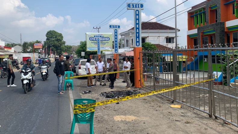 Mayat Pria Tanpa Identitas Ditemukan di Tepi Jalan Lintas Barat Sumatera, Diduga ODGJ