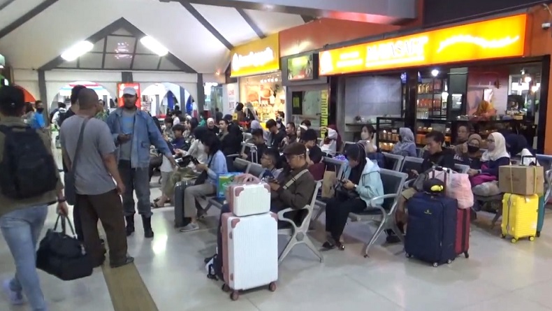 Libur Panjang Idul Adha, Ribuan Pemudik ke Jatim dan Jateng Padati Stasiun Bandung 