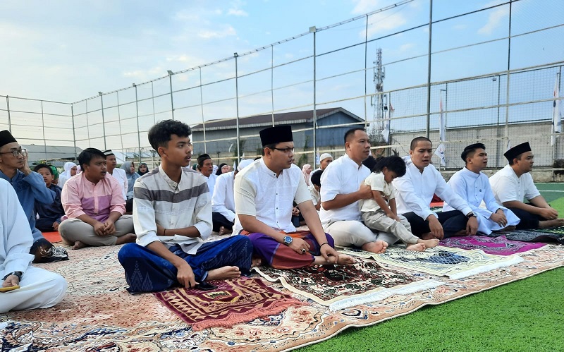 Vicky Prasetyo dan Kader Partai Perindo Salat Idul Adha di Rumah Pemenangan Gladiator Bekasi, Begini Suasananya