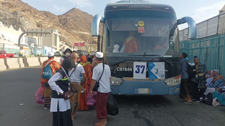 Ribuan Jemaah Haji Indonesia Mulai Tinggalkan Mina untuk Nafar Awal