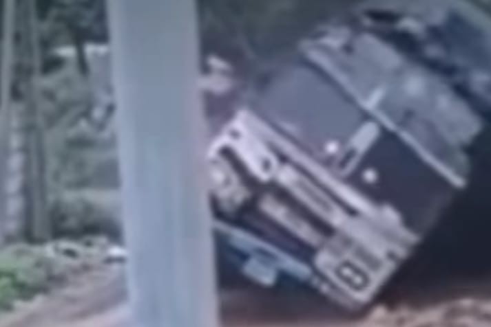 Viral Bodi Truk Terpisah dari Sasis, Layaknya Film Transformer di Dunia Nyata