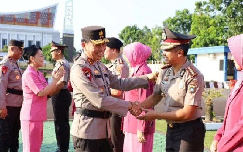Kapolda Babel Pimpin Upacara Korps Raport, 355 Personel Naik Pangkat per 1 Juli 2023