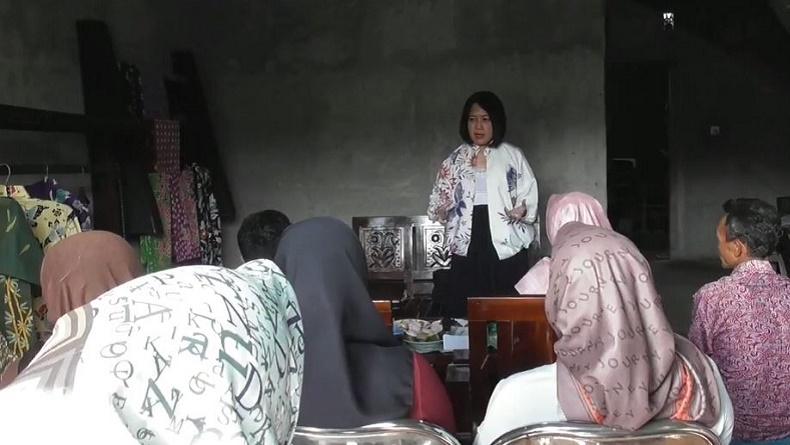Bacaleg Partai Perindo Susaningtyas Kertopati Beri Penyuluhan ke UMKM Batik di Temanggung