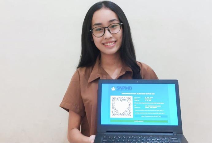 Sempat Gagal SNBP, Devina Kini Lulus SNBT Unair dan Dapat Beasiswa