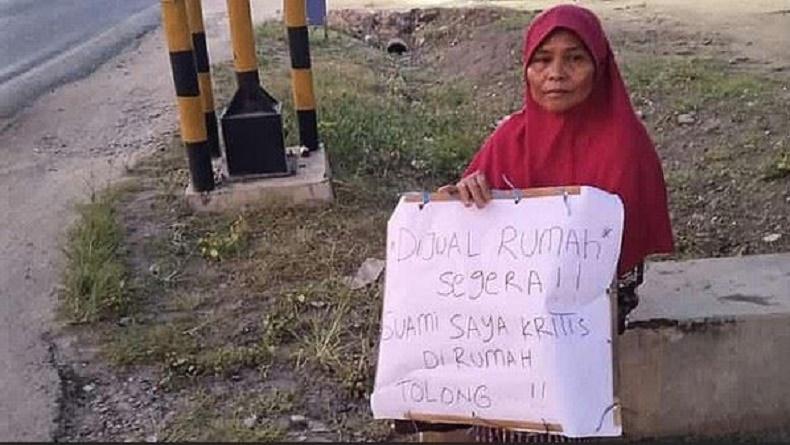 Bikin Sedih, Perempuan Ini Duduk di Lampu Merah Jual Rumah demi Berobat Suami Sakit Tumor