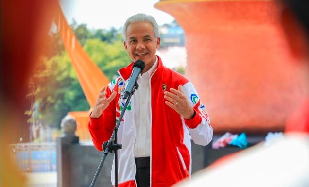 Lepas Kontingen Jateng ke Fornas VII Jabar, Ganjar: Investasi Terbaik dalam Hidup Itu Olahraga