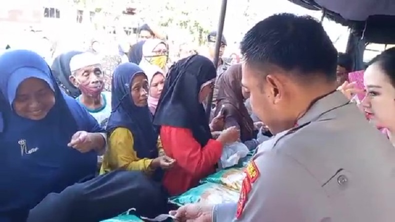 Ratusan Warga Serbu Pasar Murah di Polres Majalengka, 3 Ton Beras Ludes dalam 30 Menit