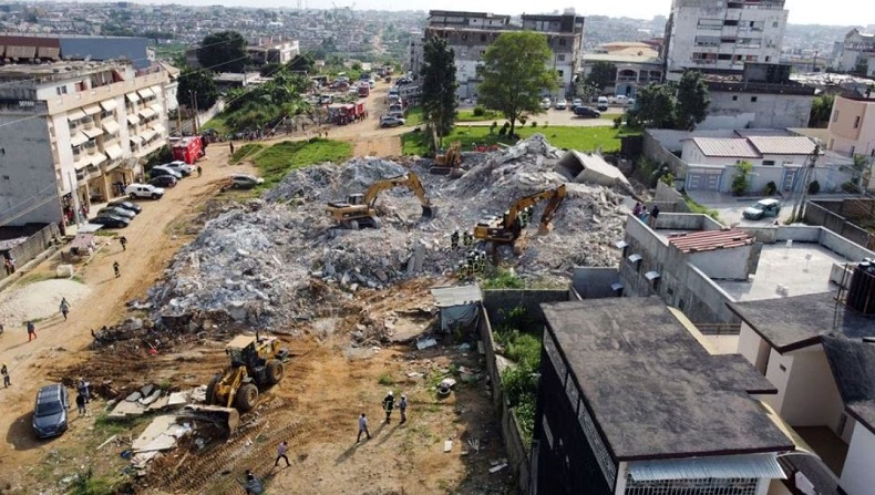 Bangunan 6 Lantai Runtuh dalam Waktu 45 Detik, 7 Orang Tewas