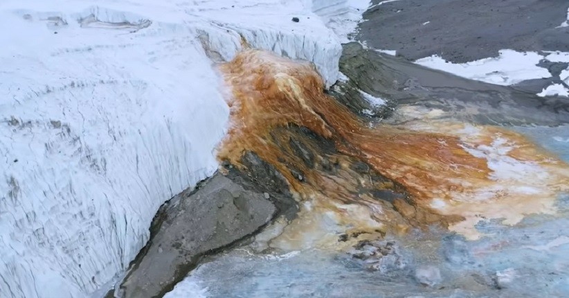 Misteri Blood Falls Terpecahkan, Ini Penyebab Air Berwarna Merah di Antartika