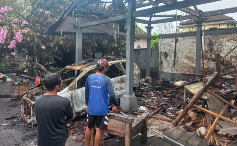 Lupa Matikan Dupa, Garasi Warga Bali Berisi Mobil dan Motor Hangus Dilalap Api