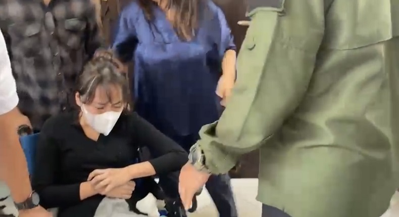 Jadi Saksi Sidang Mario Dandy, Amanda Menangis di Kursi Rodanya