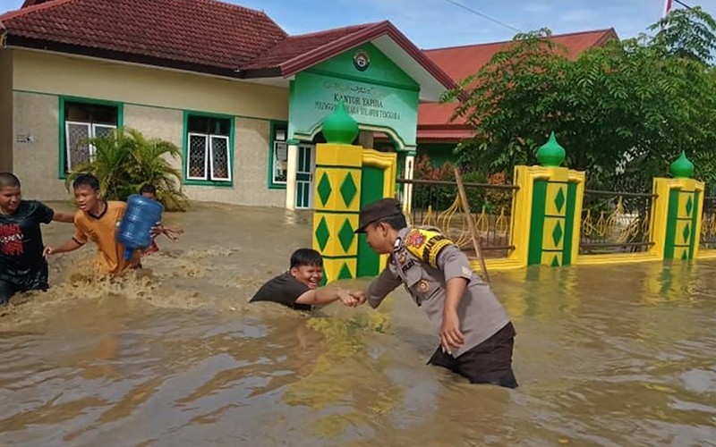 Ketua DPR Minta Pemerintah Sigap Tangani Korban Banjir Bandang di Sumsel dan Sultra