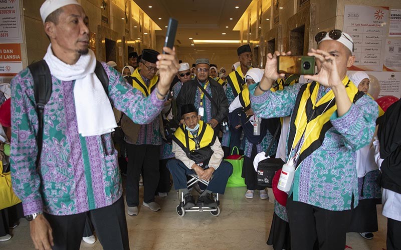 Momen Jemaah Haji Bawa Barang Melebihi Aturan, Bingung Pilih Koper Pulang ke Indonesia