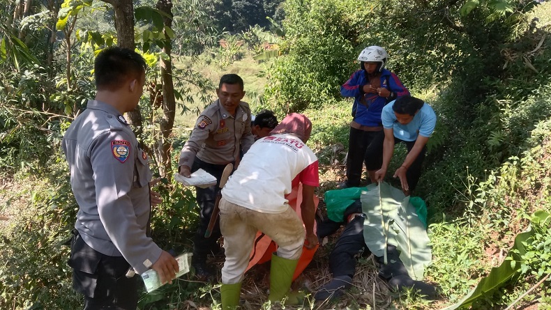 Kecelakaan di Garut Hari Ini, Avanza Tabrak Motor lalu Terjun ke Jurang 1 Tewas