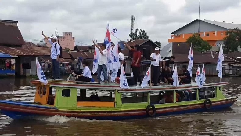 Susur Sungai Martapura, Partai Perindo Banjarmasin Ikut Ramaikan Kirab Pemilu 2024
