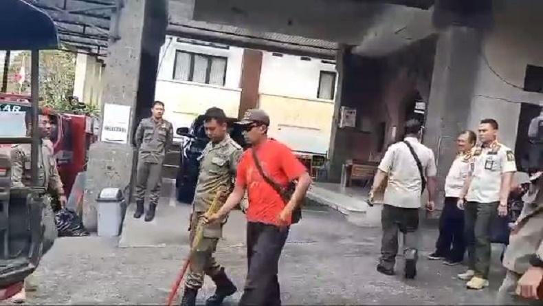 Satpol PP Jembrana Amankan Pengamen Tunanetra Punya SIM, Ternyata Pura-Pura Buta