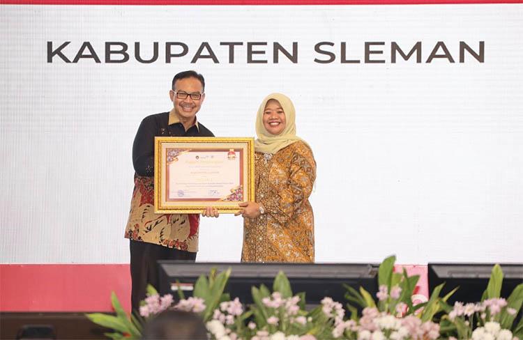 Pemkab Sleman Raih Penghargaan Manggala Karya Kencana dari BKKBN