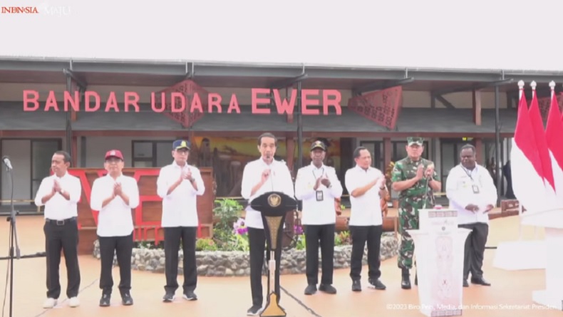 Jokowi Resmikan Bandara Ewer di Asmat: Percepat Mobilitas Orang dan Barang