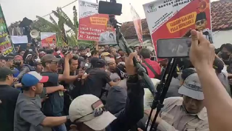 Unjuk Rasa di Al Zaytun Indramayu Ricuh, Sejumlah Polwan Luka-luka