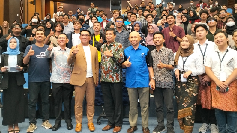 Kampanye Energi Terbarukan, Ridwan Kamil Jadi Pembicara di UGM