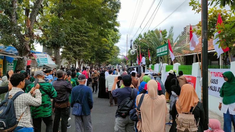 Ratusan Orang Gelar Aksi People Power di Solo, Ini Tuntutannya