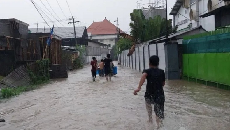 Banjir Landa Jembrana usai Diguyur Hujan Seharian, Ratusan Rumah Terendam