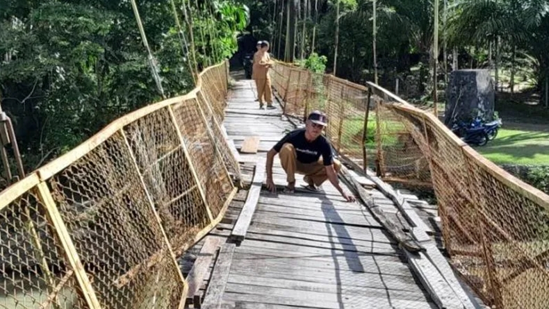 Ditabrak Kapal, Jembatan Gantung di Aceh Barat Rusak
