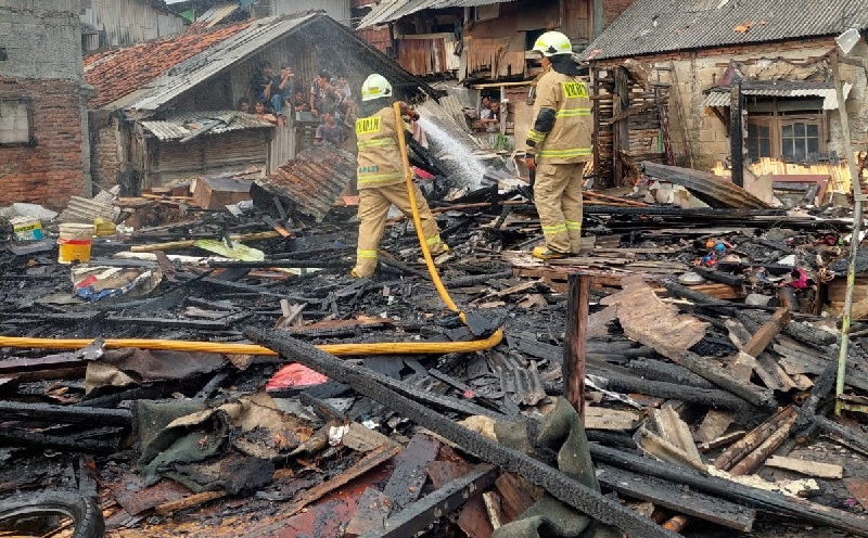 Warga Bakar Sampah Lalu Ditinggal, Api Merembet Hanguskan Rumah di Cengkareng