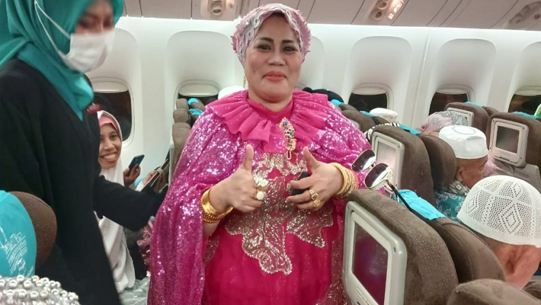 Uniknya Jemaah asal Bugis, Pakai Perhiasan hingga Penutup Kepala bak Ratu usai Berhaji