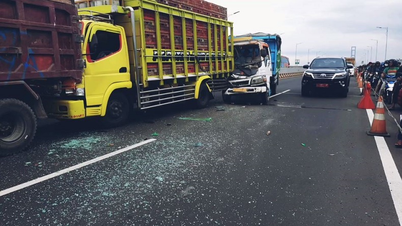 Kecelakaan Hari Ini di Jembatan Suramadu, 4 Truk Terlibat Tabrakan Beruntun