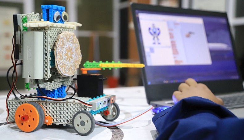 Keren, Santri Asal Tangerang Buat Robot Pengangkut Hasil Panen