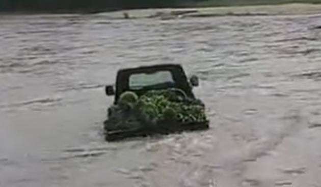 Viral Mobil Pikap Pengangkut Pisang Nekat Lewati Sungai Deras Berakhir Hanyut