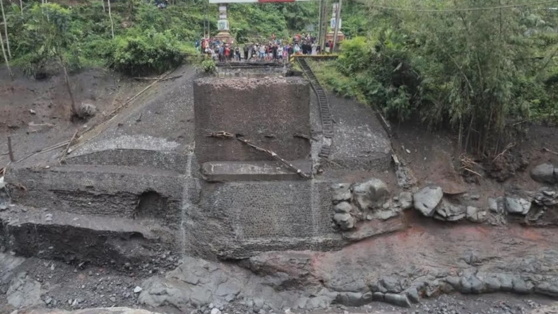 Akses Penghubung Malang-Lumajang Putus Diterjang Banjir, Pemkab Akan Bangun Jembatan Permanen