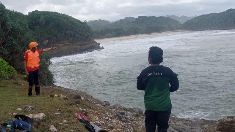 Cari 3 Wisatawan Hilang di Pantai Jembatan Panjang, Tim SAR Dibagi 6 Regu 