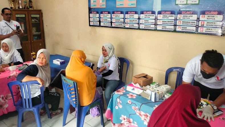 Peduli Masyarakat, Kartini Perindo Cek Kesehatan hingga Beri Obat Gratis ke Warga Koja Jakut