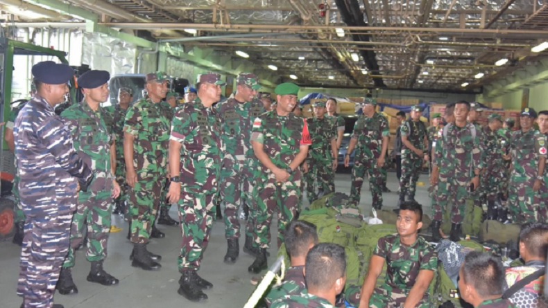 Prajurit Yonif 310/Kidang Kancana Berangkat ke Perbatasan PNG Gunakan KRI Banjarmasin-592
