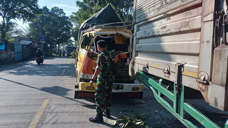 Kecelakaan Lalu Lintas di Cianjur, Mobil Boks Tabrak Belakang Truk, Kernet Tewas 