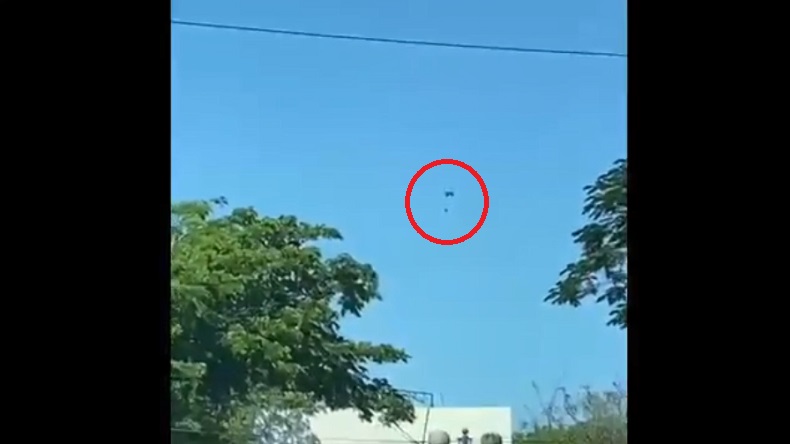 Viral Prajurit Kopasgat TNI AU Jatuh saat Latihan Terjun Payung di Maros