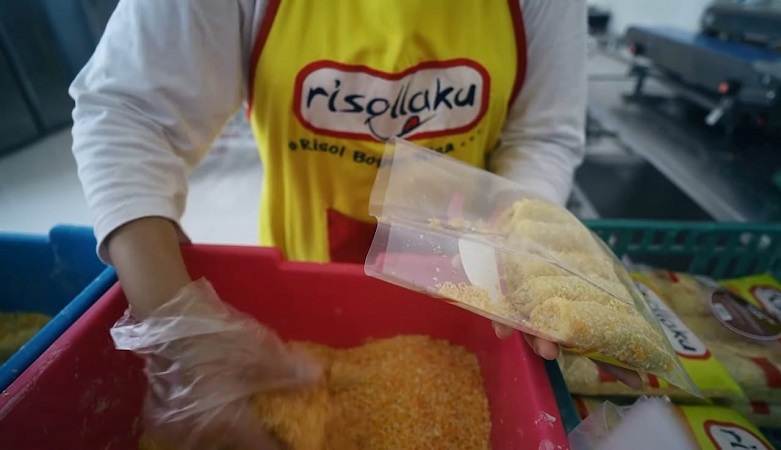 Mulai Usaha dari Dapur Rumah, Perempuan Ini Sukses Punya Pabrik Risoles
