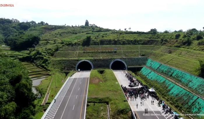 Jokowi Ungkap Alasan Bandara Kertajati dan Tol Cisumdawu Tak Selesai Bersamaan