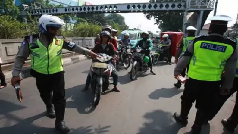 Tilang Manual, Polda Jabar Jaring 10.000 Pelanggar Lalu Lintas